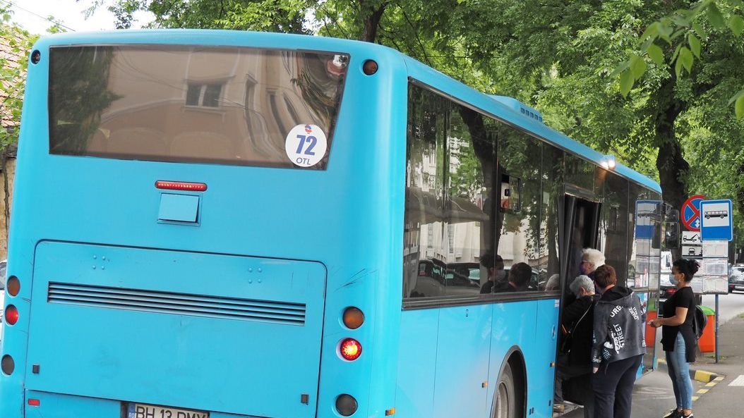 Villamosok, buszok menetrendje a hosszú hétvégén