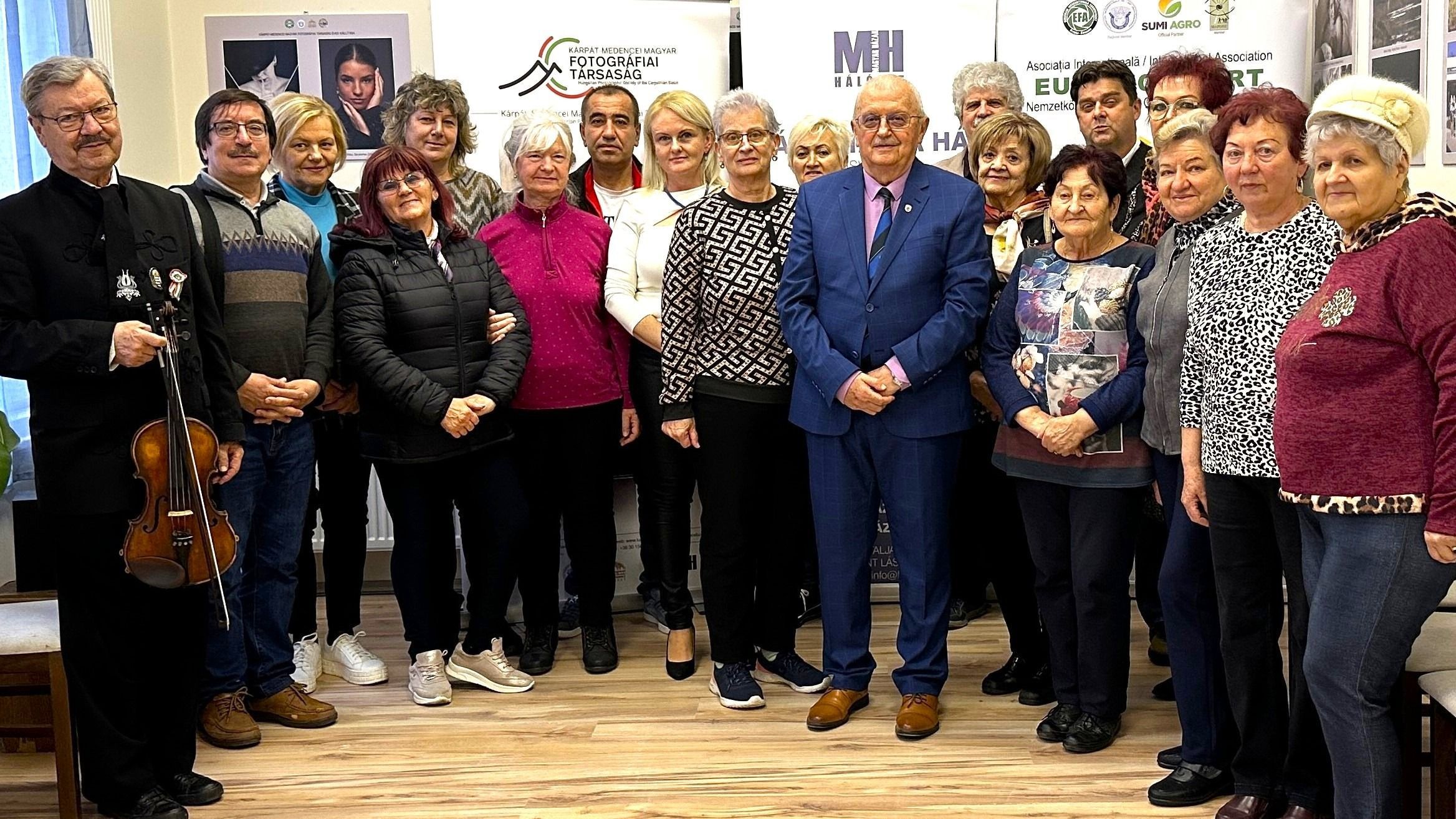 Három fotókiállítása is nyílt a határon túl az AIEFA-nak