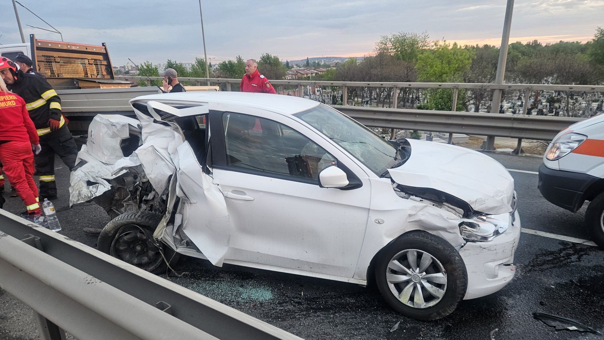 FRISSÍTVE | Súlyos baleset történt Nagyvárad körgyűrűjén, a közelben lévő tűzoltók is segítettek