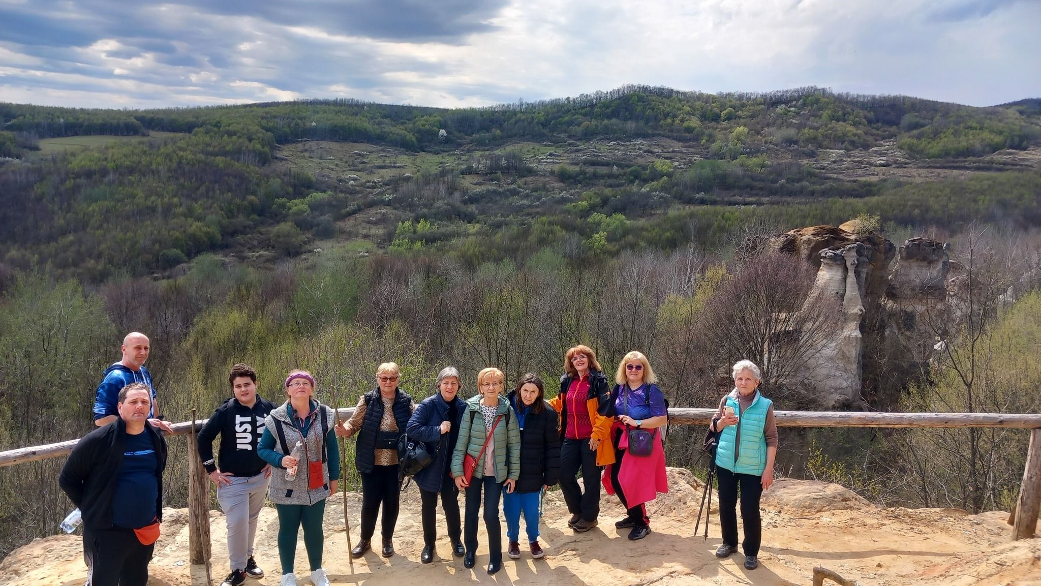 Botanikus kertben és „sárkányok” közt jártak az EKE-sek