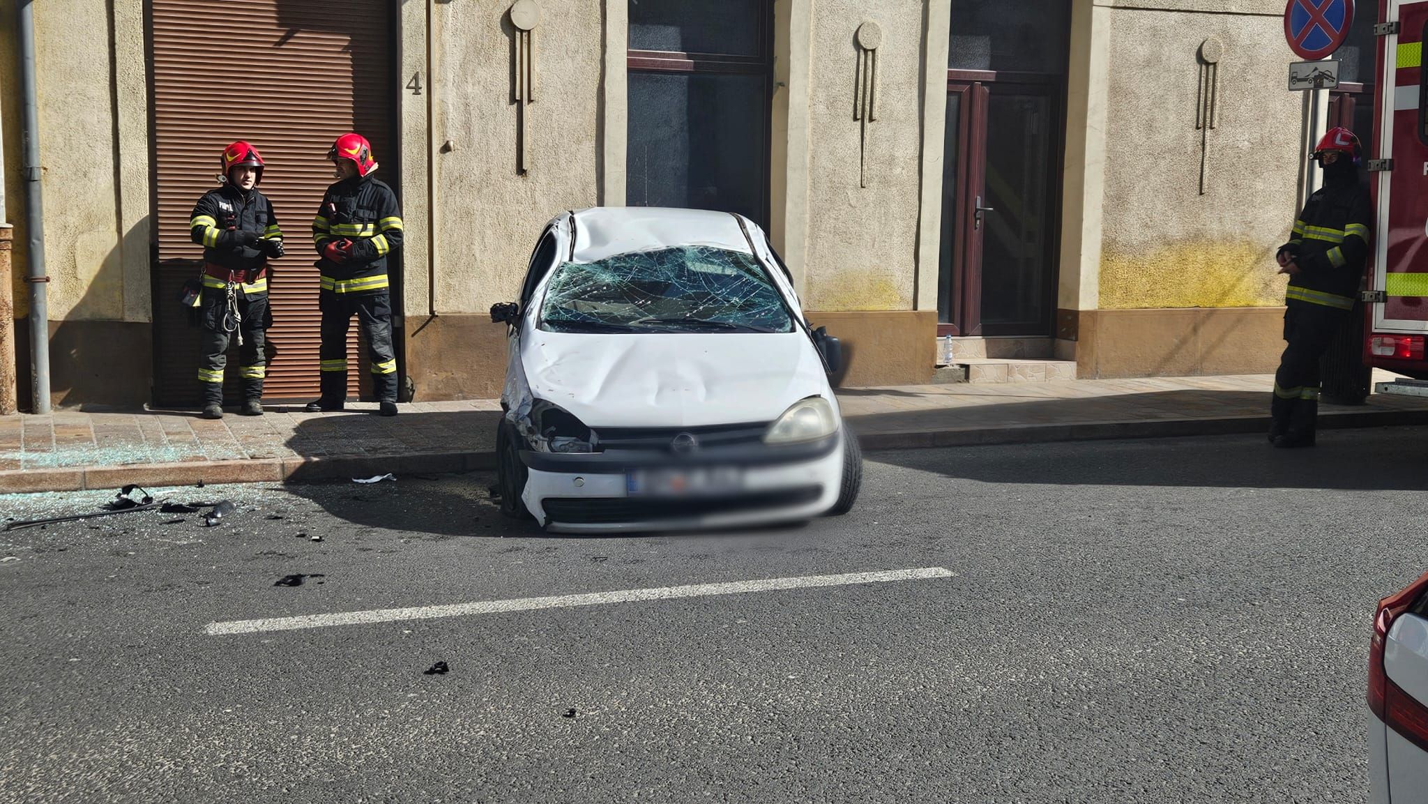 FRISSÍTVE | Helyreállt a forgalom a Kapucinus utcán, egy személy sérült meg a balesetben
