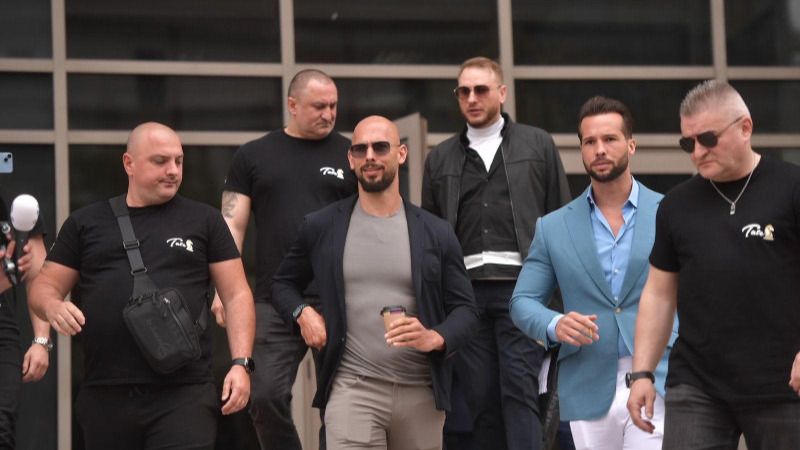 Ügyészségi források: beidézték a DIICOT-hoz a Tate fivéreket a hatósági felügyelet meghosszabbítására