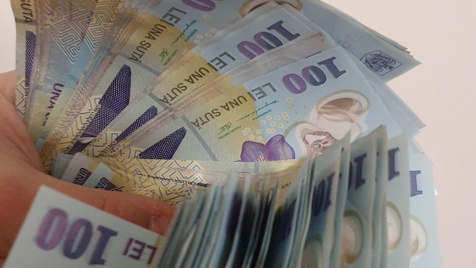 Februárban 5351 lejre nőtt a nettó átlagbér Romániában