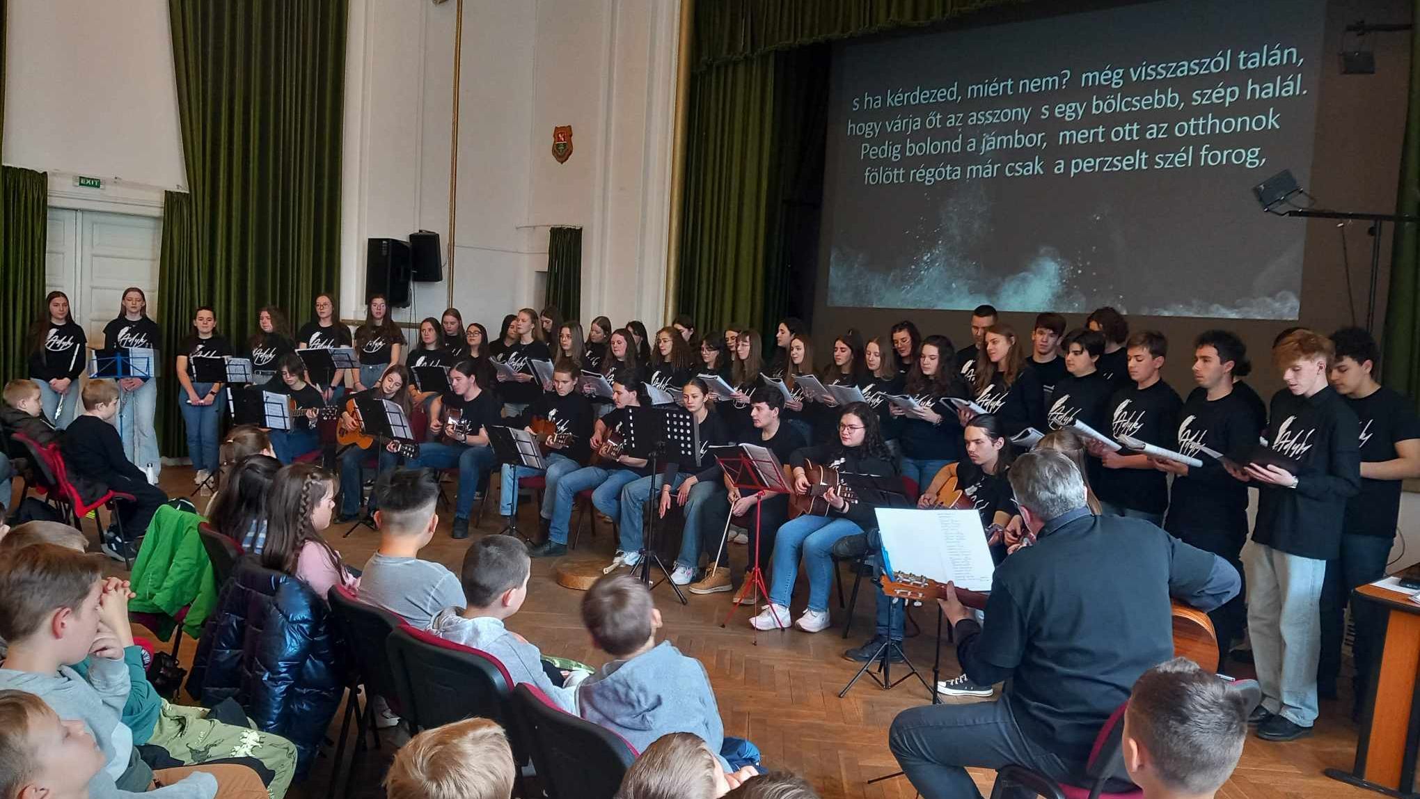 A magyar költészetet ünnepelték a PKE-n
