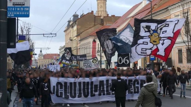 Magyar fiatalokat vertek meg Kolozsváron, Kelemen Hunor a román belügyminiszterhez fordul