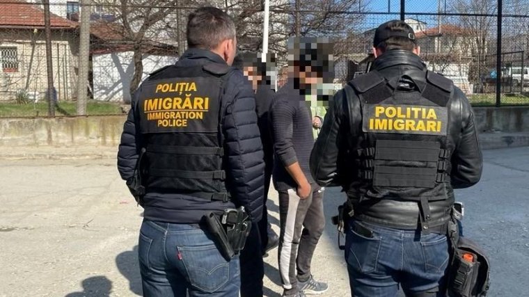 A román hatóságok kitoloncoltak az országból három külföldi állampolgárt