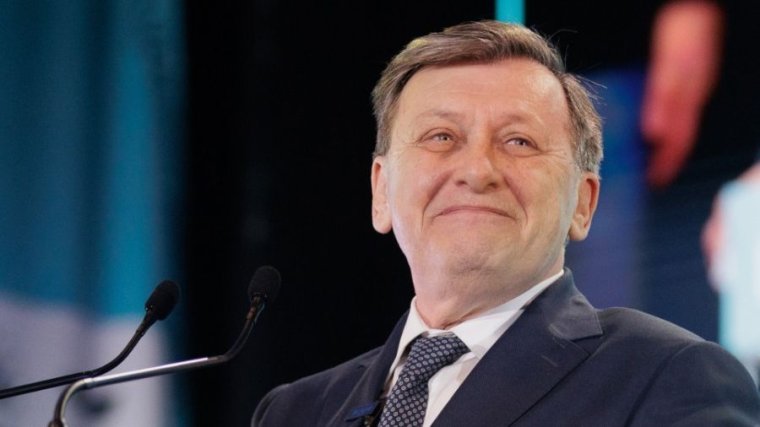 Crin Antonescu kikérte a dossziéját a CNSAS-tól