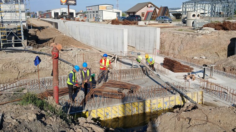 Épül a felüljáró Bihar megye legforgalmasabb pontján