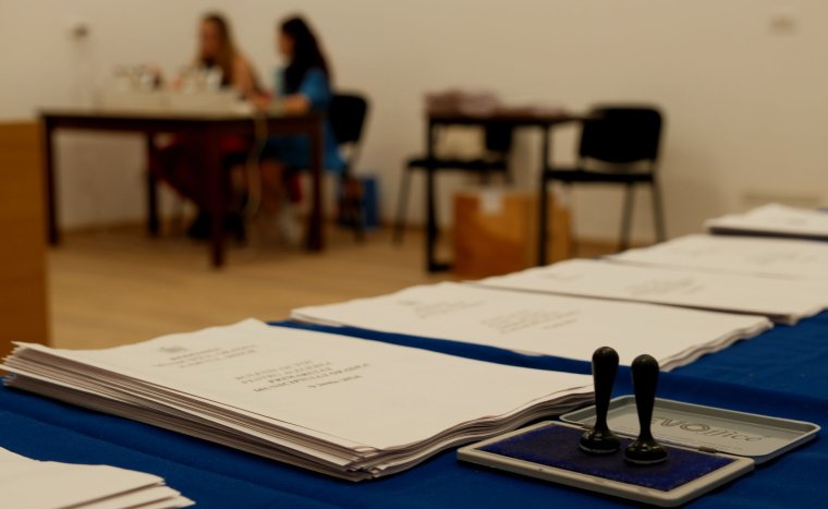 A kétfordulós polgármester-választás visszaállításáról szóló tervezetet nyújtott be több párt