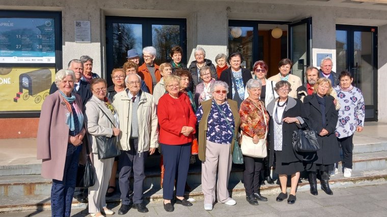 Karnyónéhoz látogattak a partiumi szépkorúak