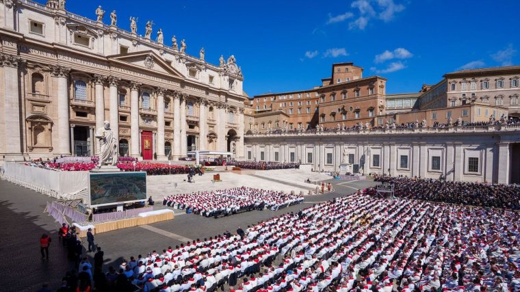 Bolojan: Ferenc pápa a béke védelmezője volt