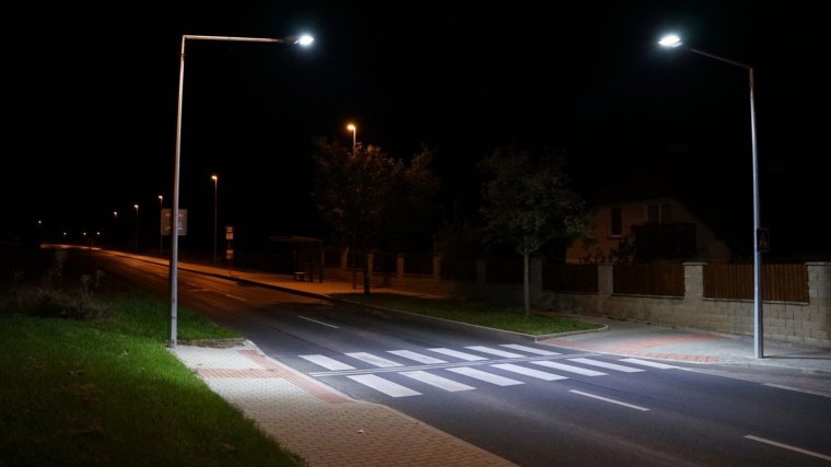 Intelligens gyalogátkelőket alakítanak ki a megyei utakon