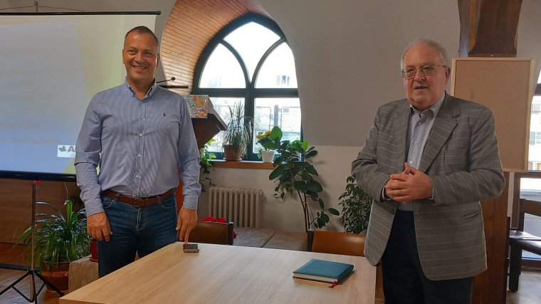 Az adózás „szépségeiről” beszélgettek az RMKT-sok