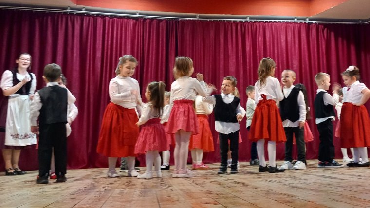 Tavaszváró ünnepséget szerveztek Borson