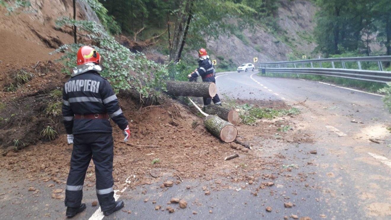 A szeles időjárás miatt a katasztrófavédelem is figyelmeztetést adott ki