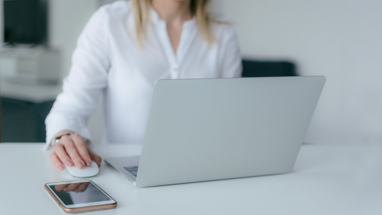 A BEC elrendelte 39 politikai hirdetés eltávolítását az online térből