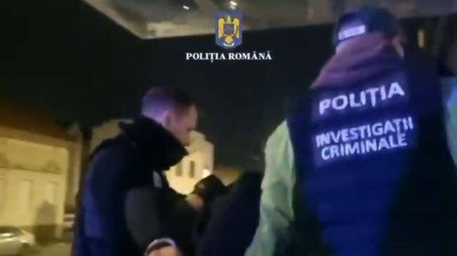 Az utcán erőszakoltak meg egy ötéves kislányt Aradon