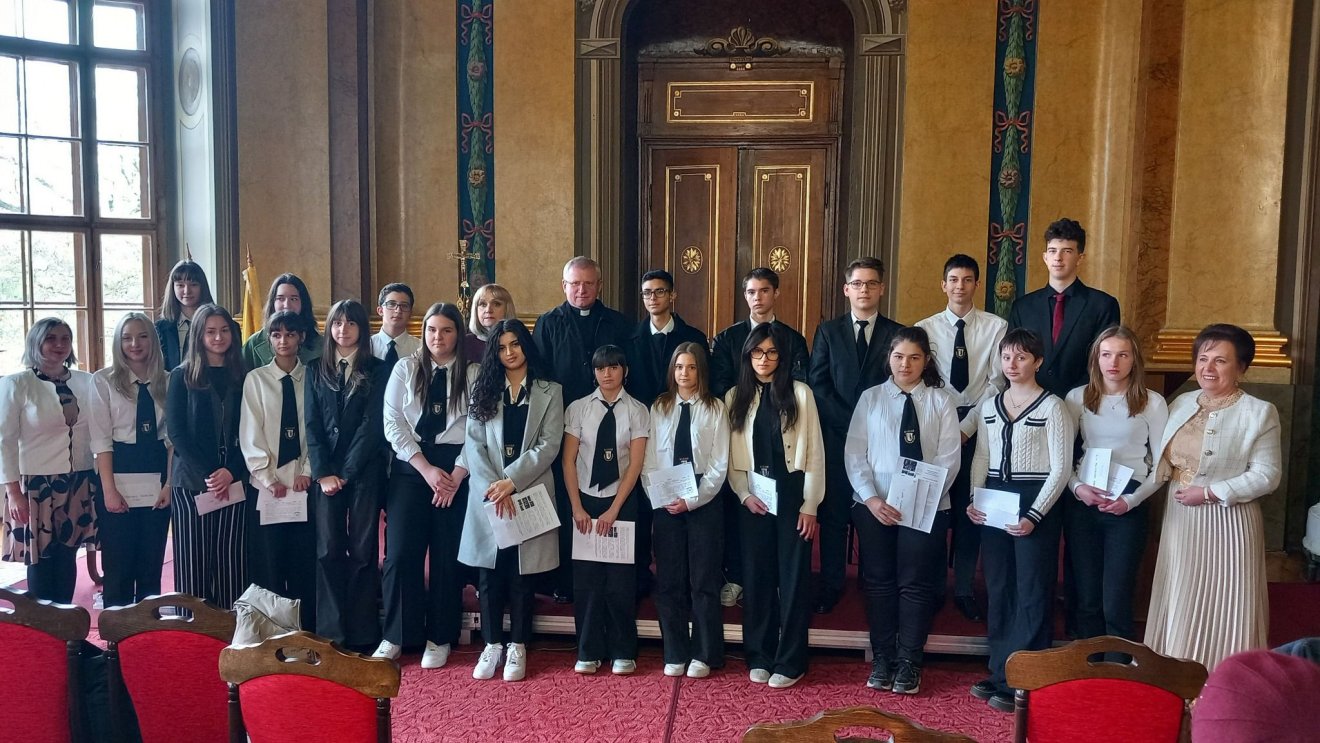 Átadták a Bécsi Szent István Egylet ösztöndíjait nagyváradi diákoknak