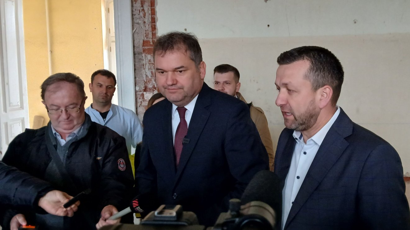 Miniszteri látogatás a megújuló váradi városházán