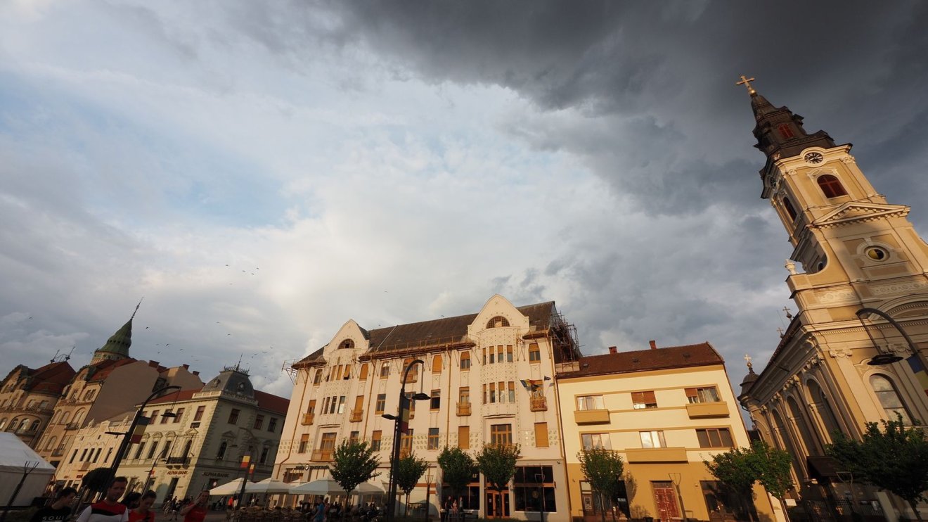 Viharos időjárásra számíthatunk ma az ország felében, Körösvidéken is