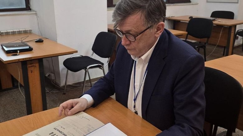 Crin Antonescu felolvasta az újságíróknak a Szekuritáté felszólítására tett nyilatkozatát