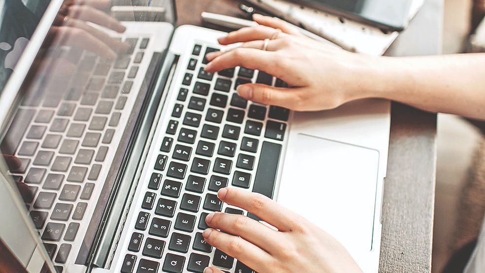 A BEC elrendelte az államfőjelölteket népszerűsítő több videóklip törlését