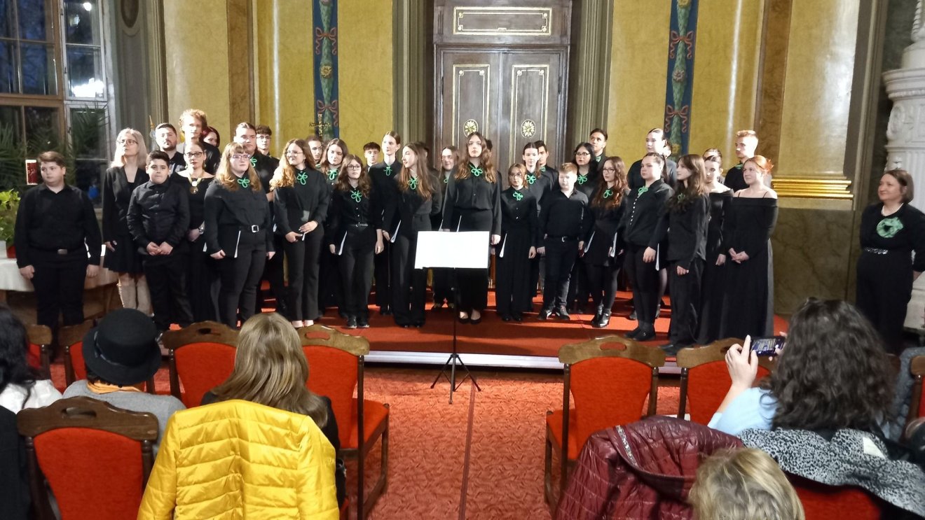 Nagyböjti koncertet adtak a művészeti líceum diákjai a püspöki palotában
