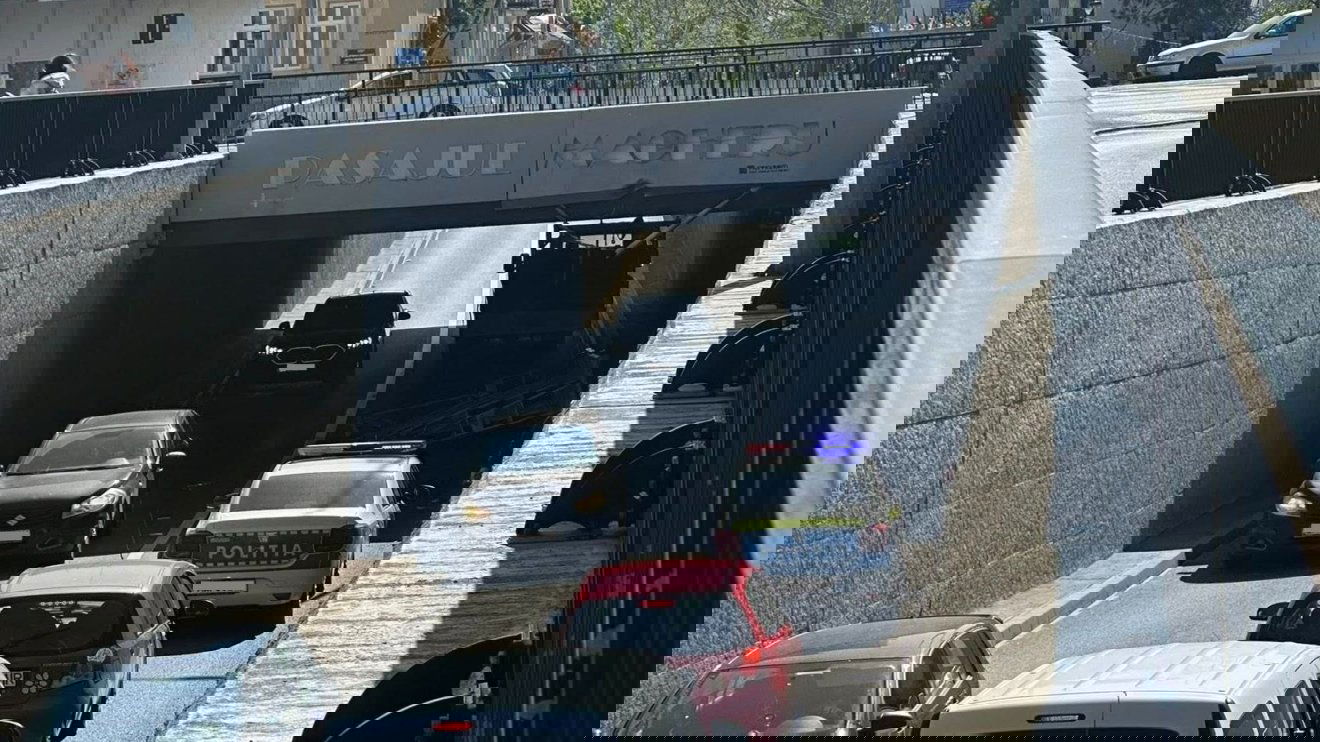 Elakadt egy teherautó a Sztaroveszky úti aluljáróba