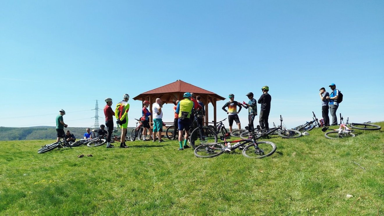 Kerékpározás és zene a természetben