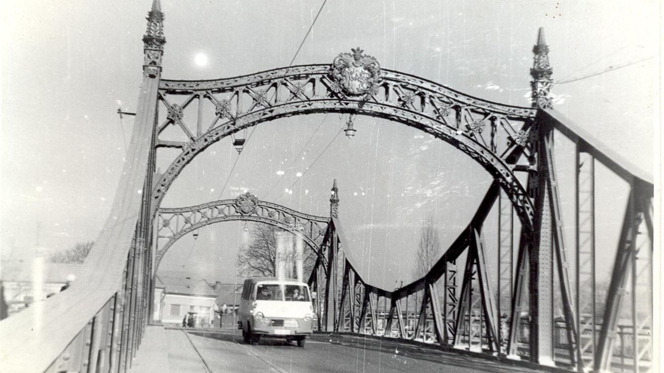 Hatvannyolc évig szolgálta a váradiakat a Széles utcai híd