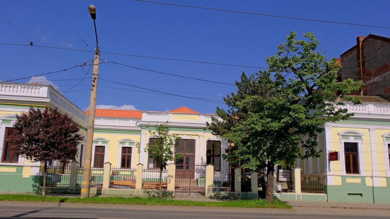 Léda-ház: kultúrtérátadó ünnepség szoboravatással