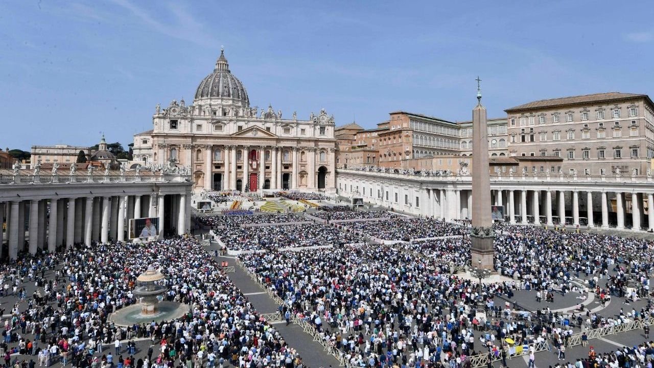 Világszerte megrendüléssel fogadták Ferenc pápa halálhírét
