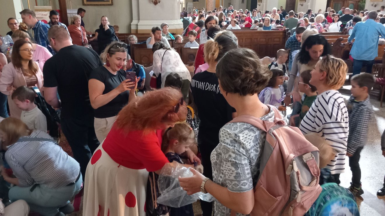 Átadták a Rákóczi Szövetség ajándék iskolatáskáit