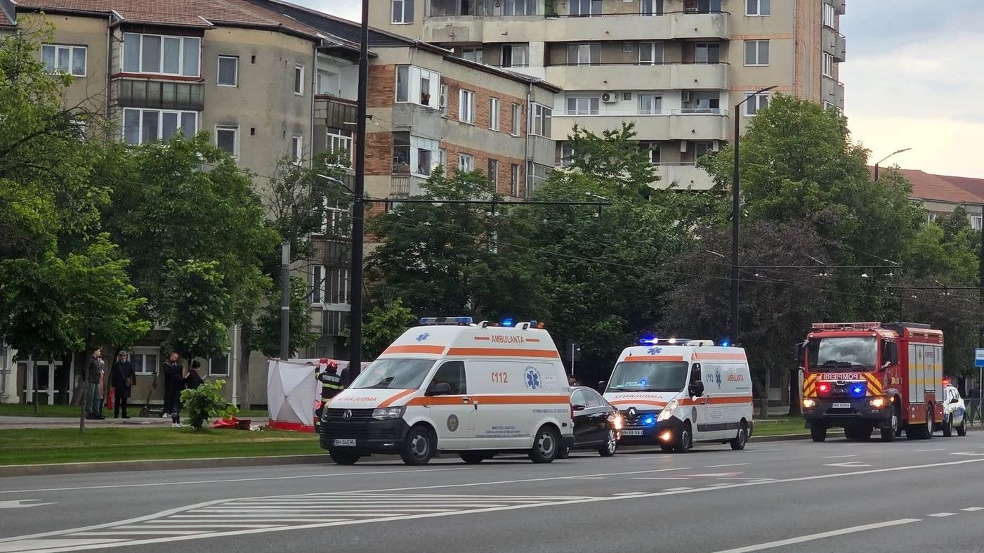 Villamosmegállóban esett össze egy fiatalember Nagyváradon – sikertelen volt az újraélesztési kísérlet