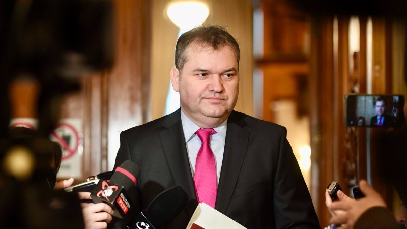 Díszpolgári címet kapott Zsilvásárhelyen Cseke Attila fejlesztési miniszter