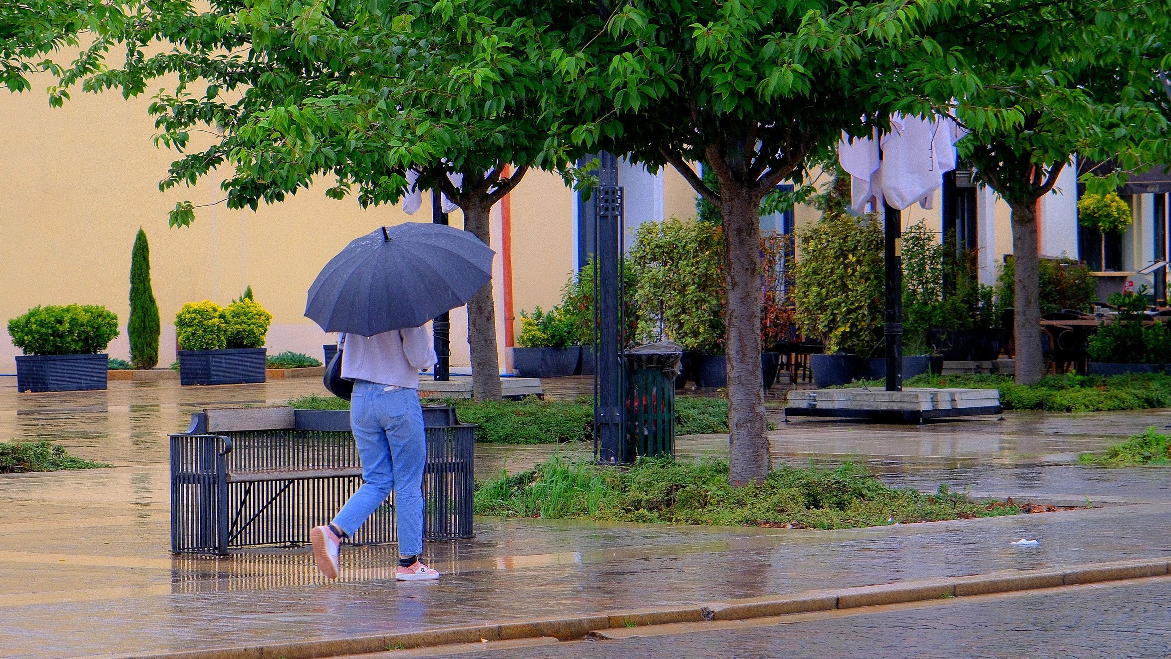 Viharokra figyelmeztető riasztás érvényes vasárnap 30 megyében
