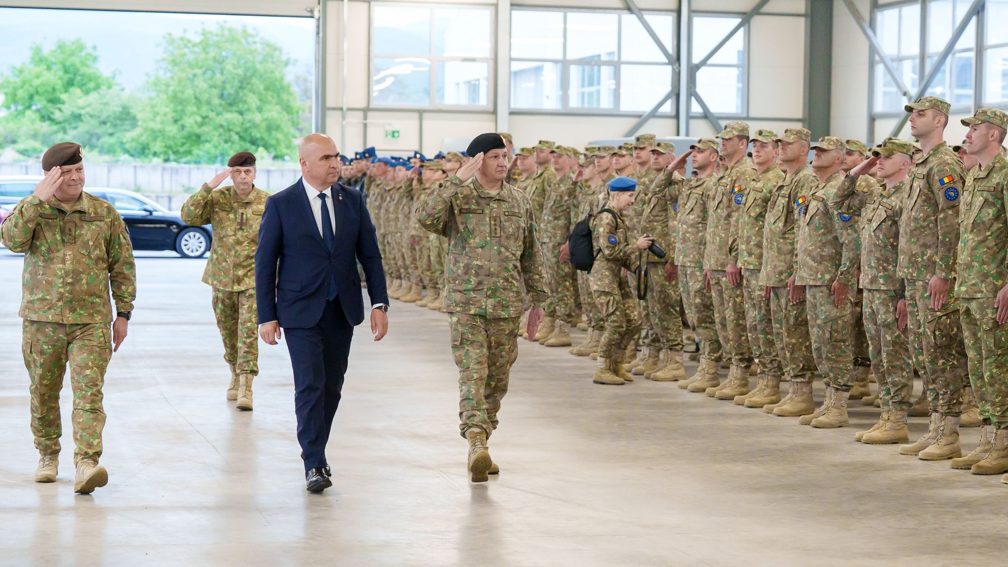 Bosznia-Hercegovinában szolgálatot teljesítő román katonákkal találkozott Ilie Bolojan
