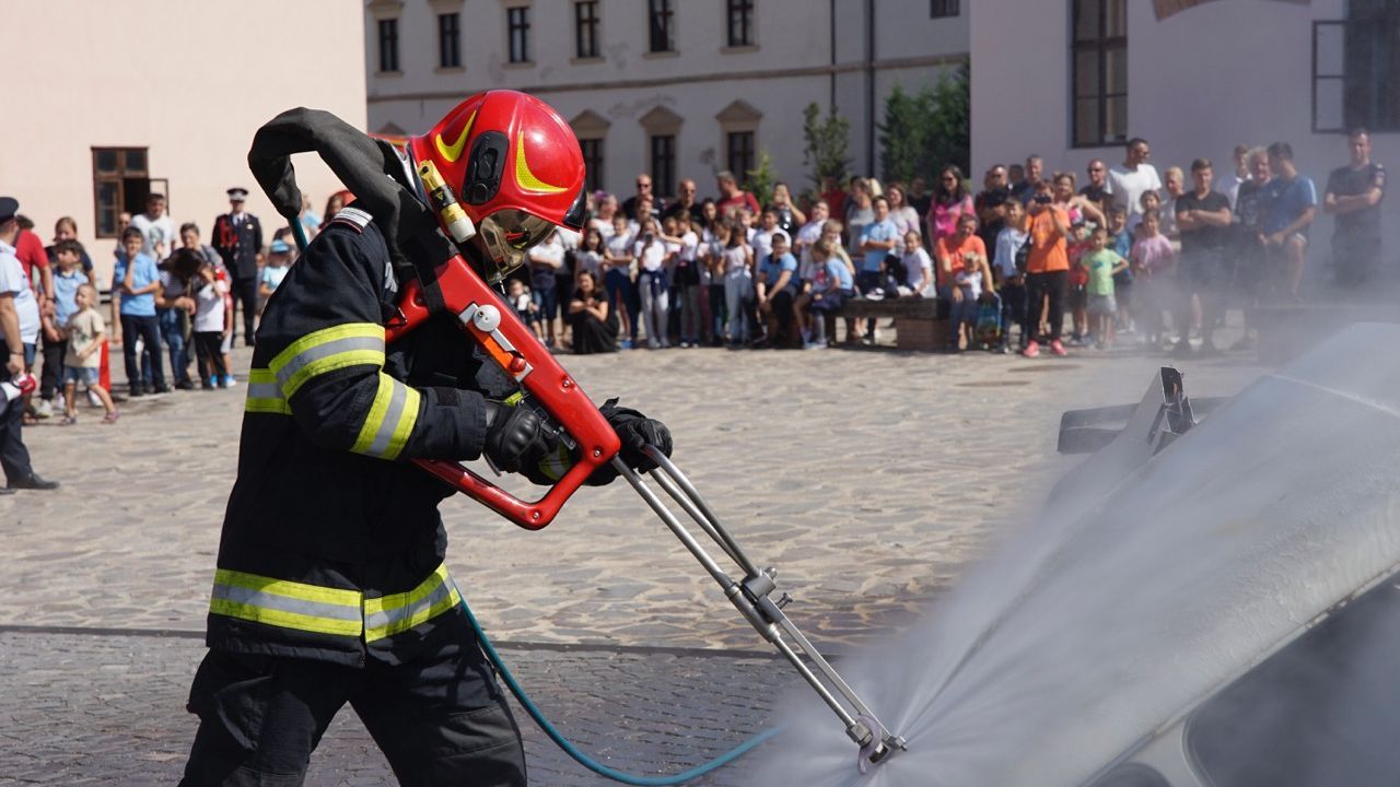 Gyereknap a tűzoltókkal