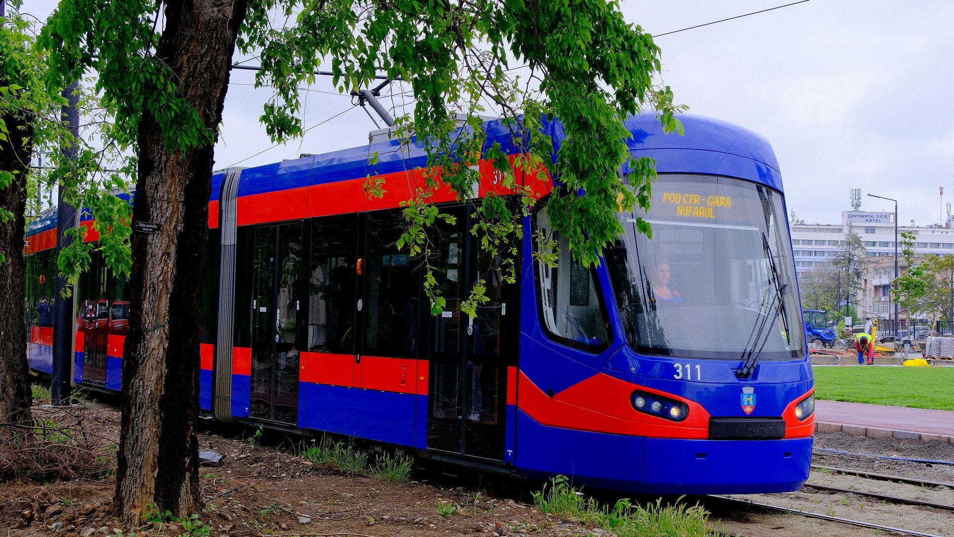 Hosszabb ideig közlekednek a buszok és a villamosok a hétvégén