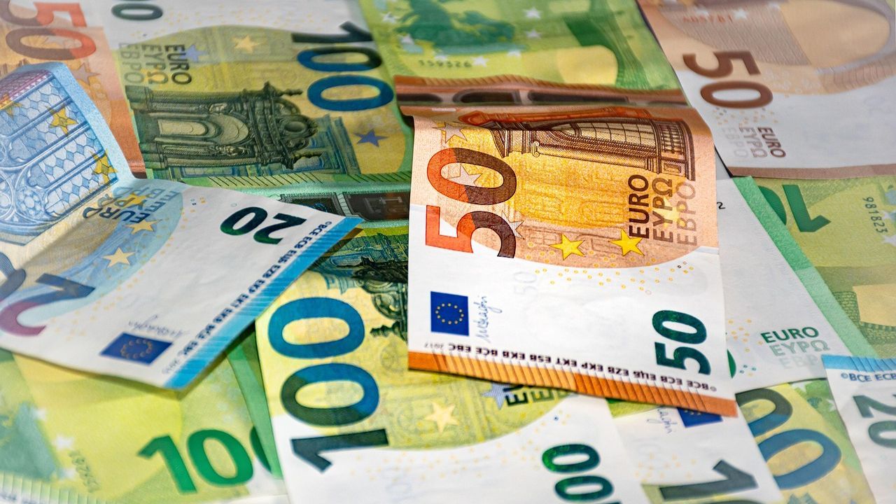 Erősödött a lej a főbb valutákhoz képest, az arany ára is csökkent