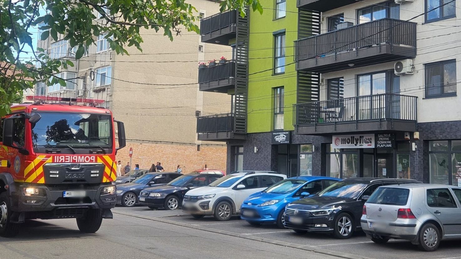 Tűz ütött ki egy váradi tömbházban, a lakók kimenekültek