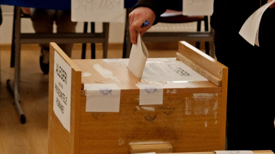 EMSZ: egyértelmű az ország polgárainak üzenete, elég volt a múlt embereiből