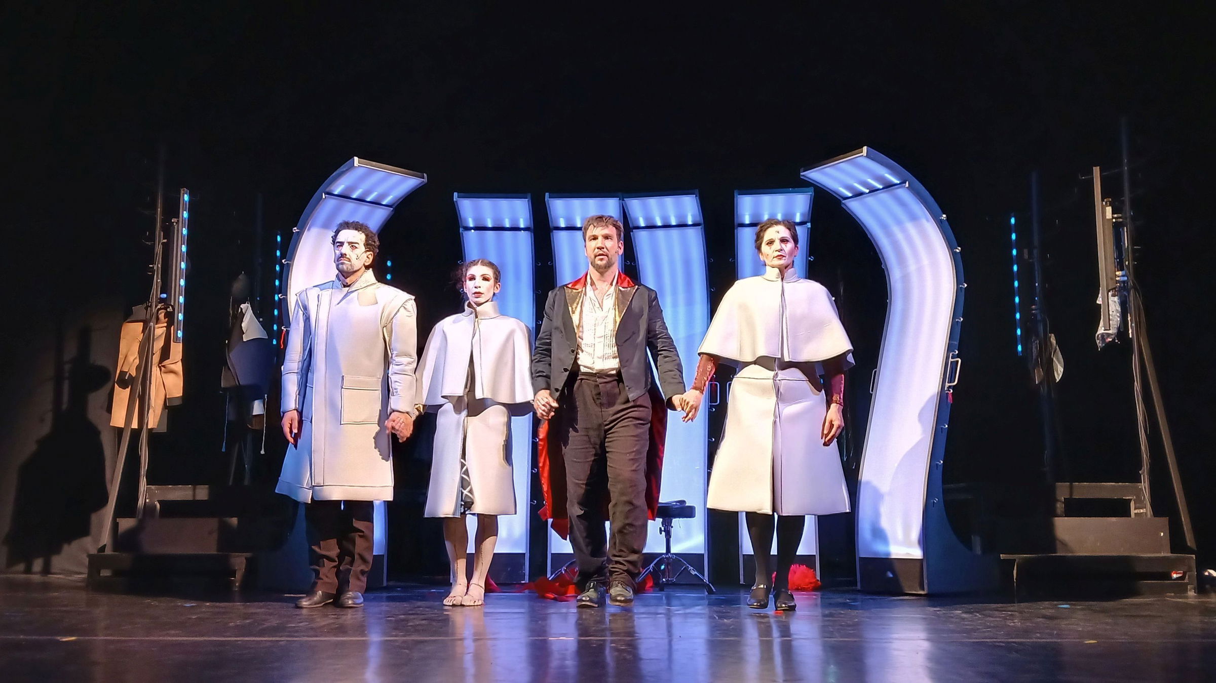 A bábjátékos: menekülés a trauma elől