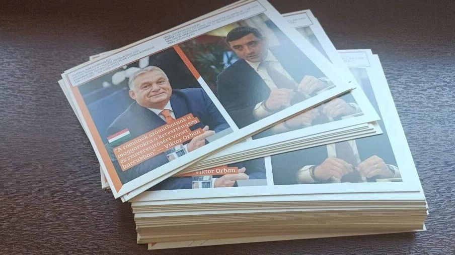 Orbán Viktort ábrázoló szórólappal kampányol Simion a magyarok körében