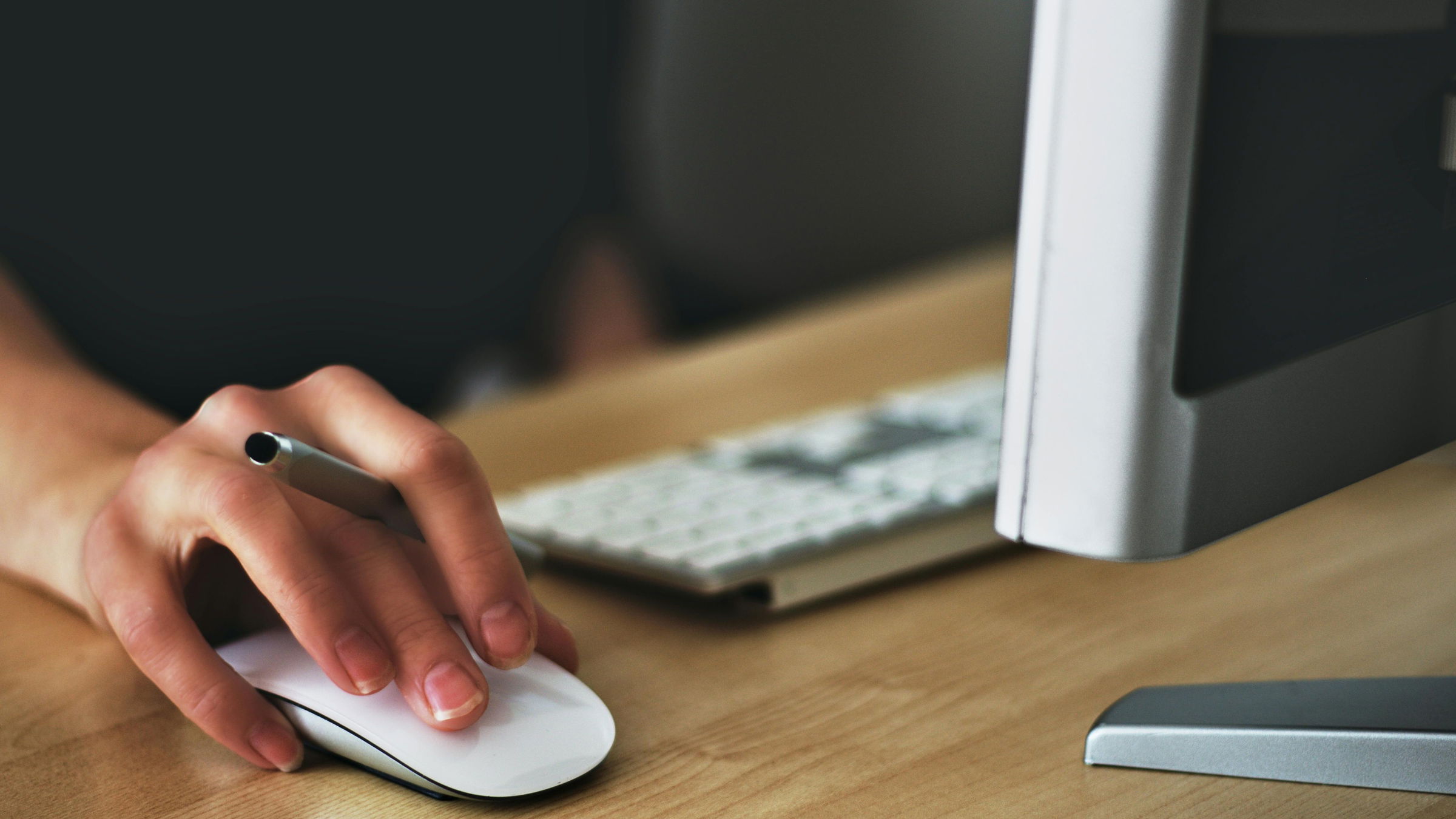 Elhatárolódik a politikai taktikáktól az USR