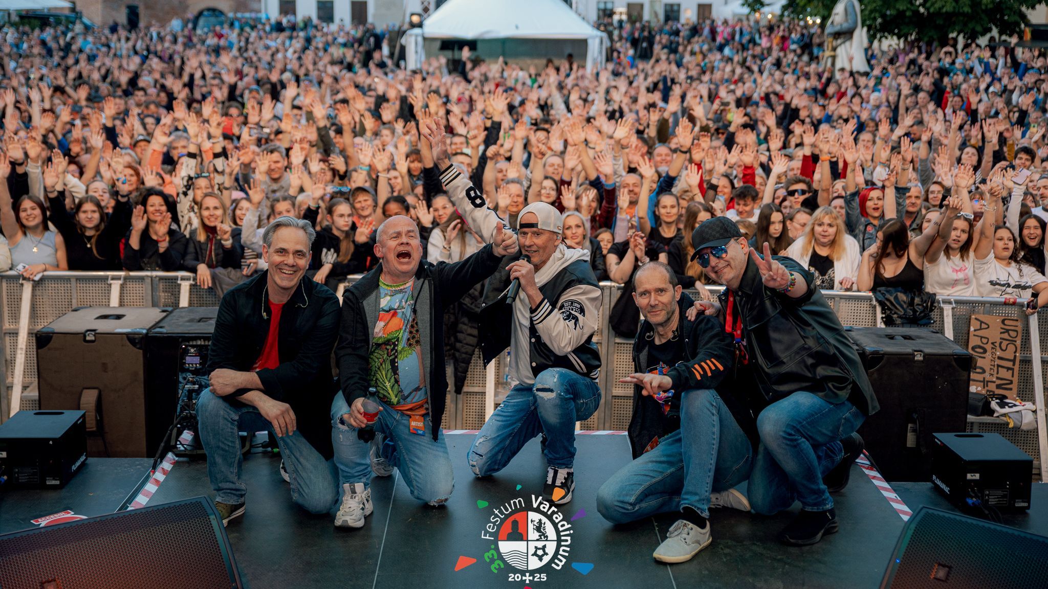 „Az újszerűségből örökzöld lett” – az Első Emelet először Váradon