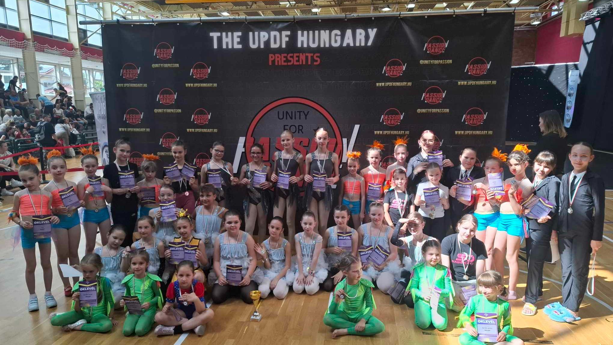 Sikerrel szerepeltek a Sunshine Dance versenyzői Dunakeszin