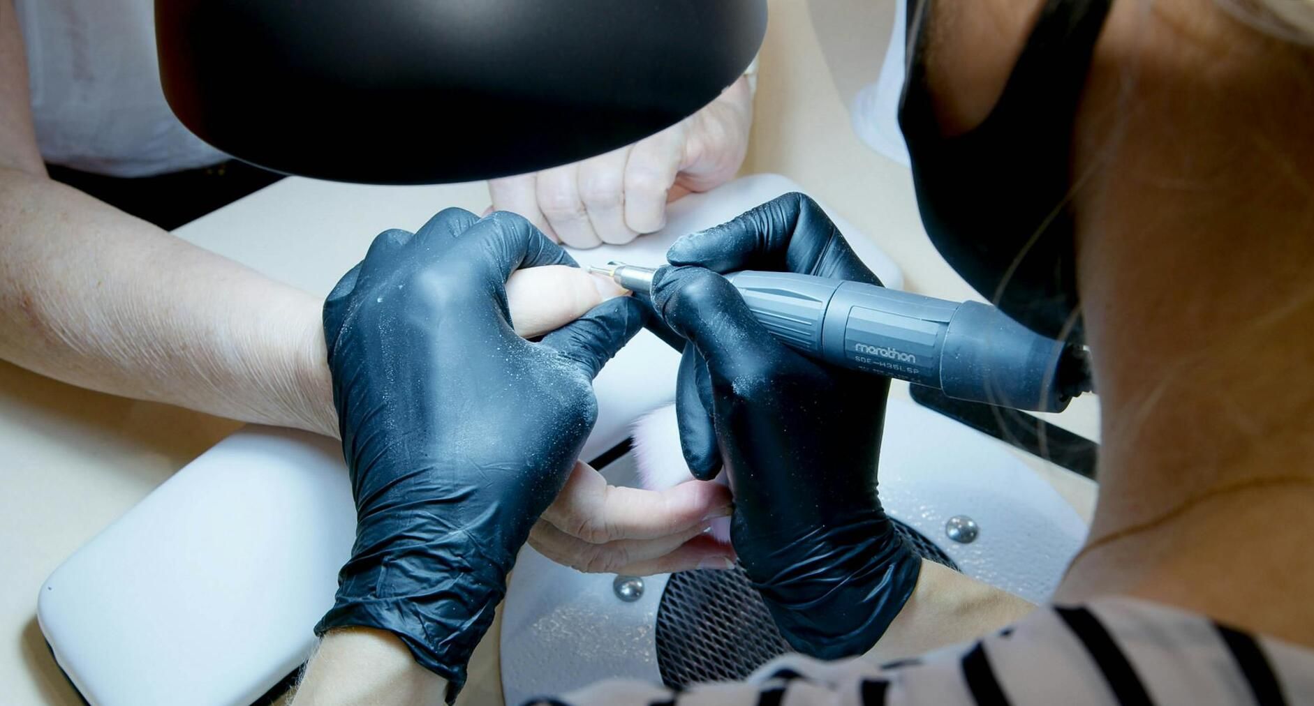 Műköröm leszedése: Szolgáltatás vagy alapkövetelmény?