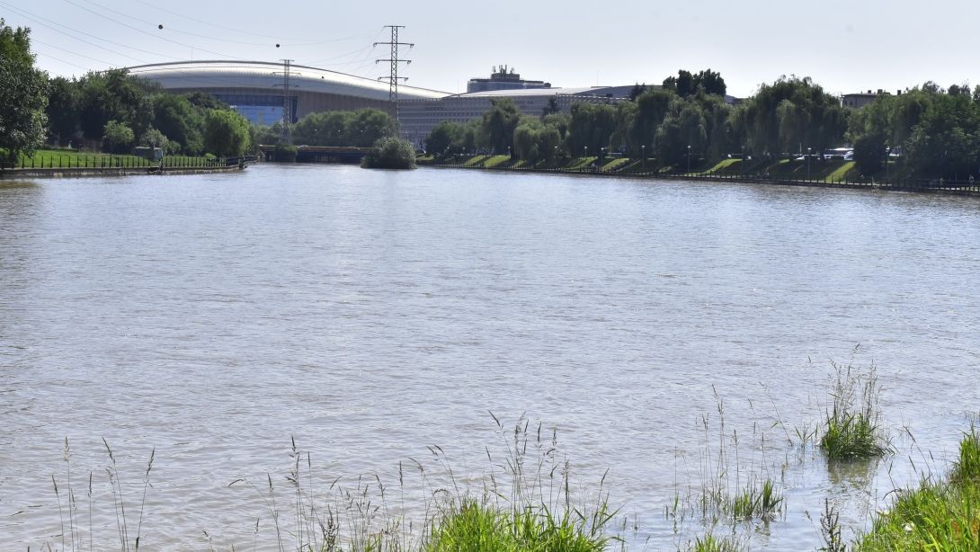 Harmadfokú árvízvédelmi készültség van érvényben péntek délig öt erdélyi és moldvai megye folyóin