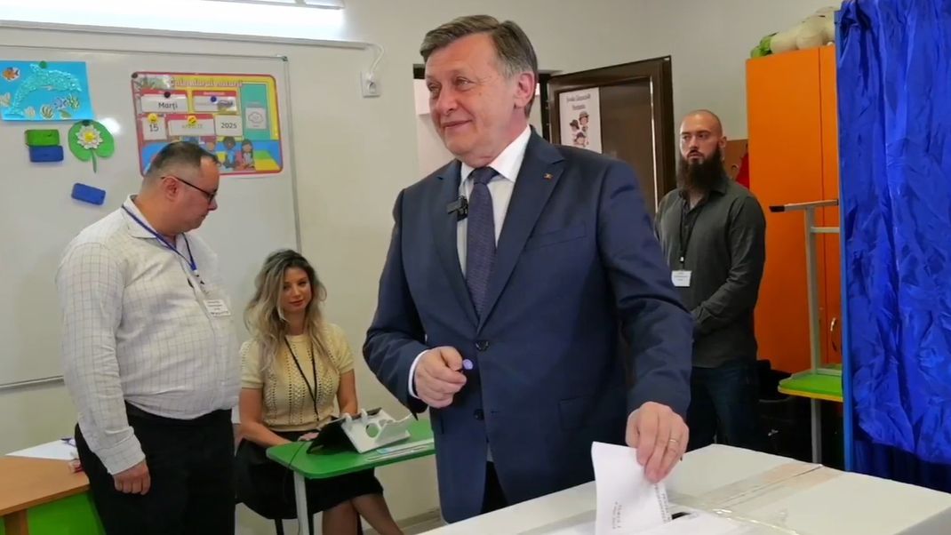 Crin Antonescu: Az egységes, erős és méltóságteljes Romániára szavaztam